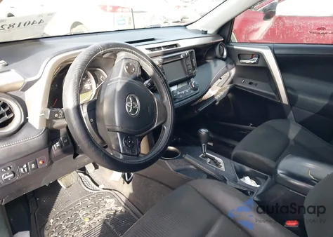 2015 Toyota Rav4 Xle z USA, uszkodzony, nr VIN JTMRFREVXFD118475